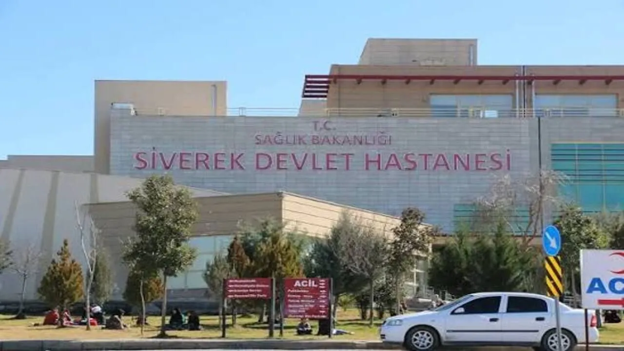 Siverek'te Otomobil Şarampole Devrildi